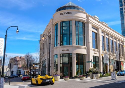 3364 Knollwood Dr, Atlanta GA 30305-1022 exterior