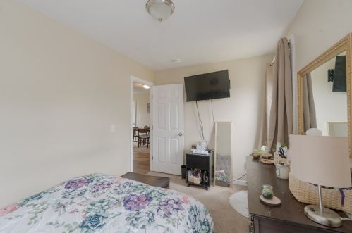 132 Oak St, Taunton MA 02780-4430 exterior