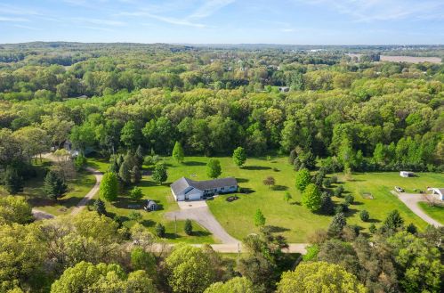 8415 Hidden Dr, Middlevle MI 49333-9186 exterior