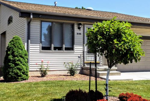 2452 Paul Rd, Manitowoc WI 54220-1120 exterior