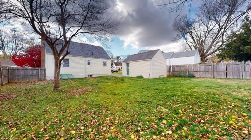 33 Linnmore Dr, Manchester CT  06040-3813 exterior