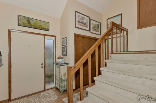 2041 Alta Vista Dr, Waukegan, IL 60087-4067