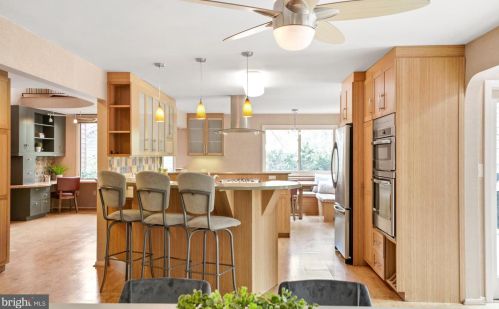 16 Arlive Ct, Rockville, MD 20854-2978