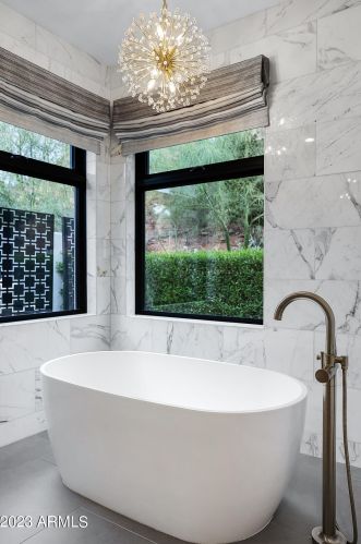 5841 Echo Canyon Cir, Phoenix AZ 85018-1243 exterior