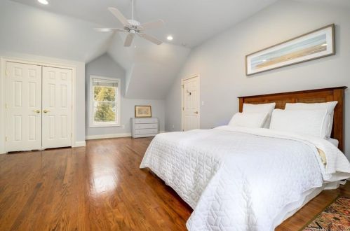 10 Woodway Ln, Wilton CT 06897-4730 exterior