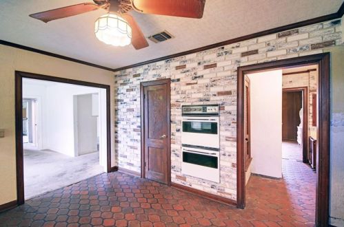 1300 August Dr, Austin TX 78753-2909 exterior