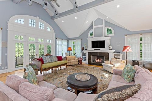 347 Riv Rd, Briarcliff NY 10510-2413 exterior