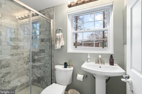 8511 Cherry Valley Ln, Alexandria VA  22309-2121 exterior