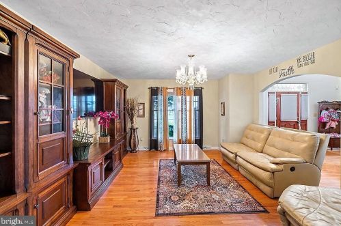 381 Thornhill Dr, Hanover PA  17331-7976 exterior