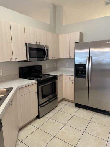 1058 Provincetown Ln, Fort Pierce FL 34953-2363 exterior