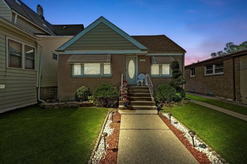 8830 Winchester Ave, Chicago IL  60620-5447 exterior