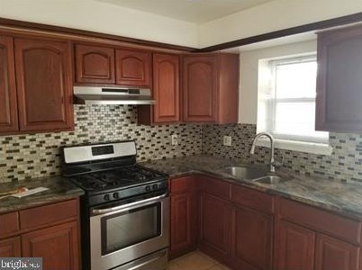 1950 4th St, Philadelphia PA  19122-2235 exterior