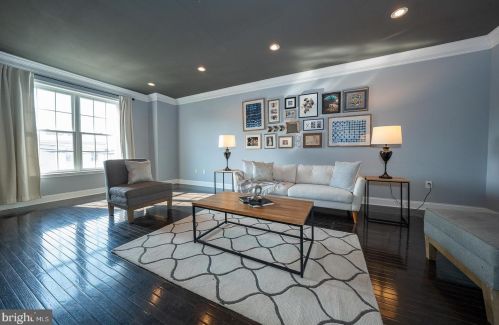 328 Lemonte St, Philadelphia PA 19128-4520 exterior