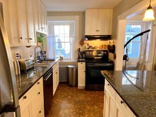 153 Locust St, Dover NH 03820-4008 exterior