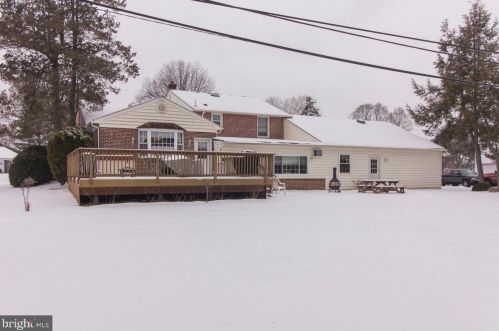 223 Canterbury Dr, Media PA 19086-6645 exterior