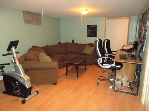 139 Sheridan Rd, Enfield CT 06082-4127 exterior