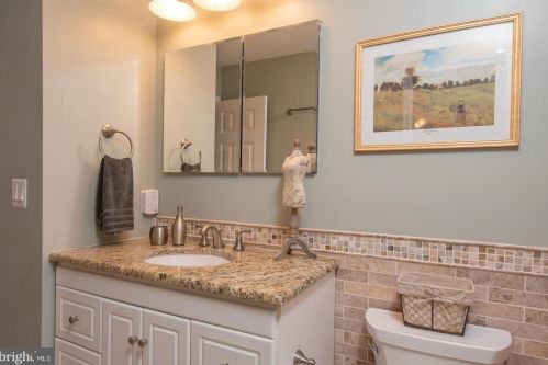 2310 Candlewood Dr, Alexandria VA exterior