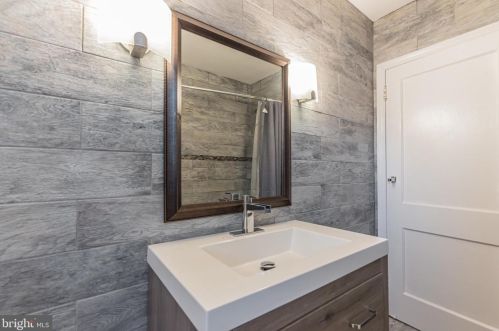 826 Knorr St, Philadelphia PA  19111-4826 exterior