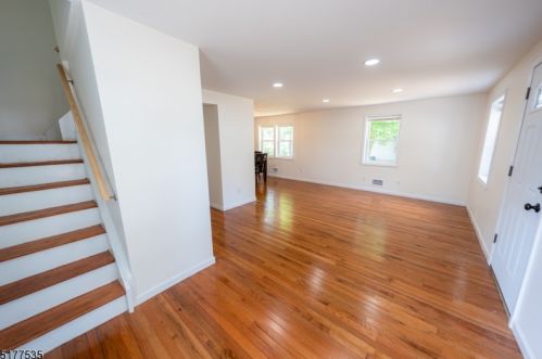 63 Meckes St, Springfield NJ  07081-2803 exterior