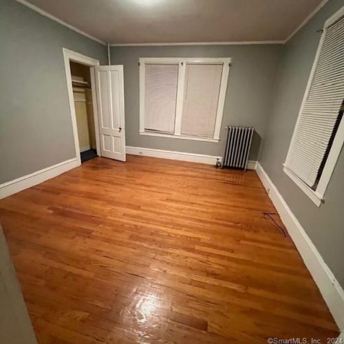 96 Woodbridge St, Manchester CT  06042-2339 exterior