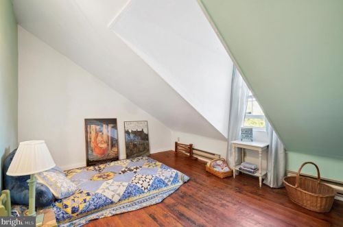 330 Camac St, Philadelphia PA 19107-5926 exterior