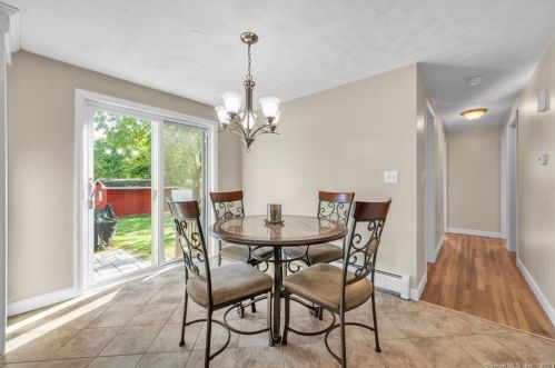 18 Cora St, Enfield CT 06082-5119 exterior