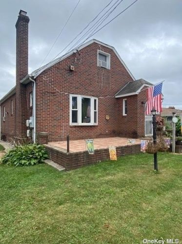 310 Irving St, Central Islip NY 11722-3718 exterior