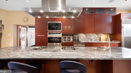 4512 Dolphin Ln, Alexandria VA 22309-3110 exterior