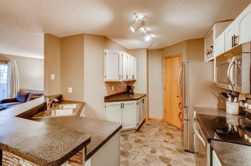 4987 Grenwich Ave, Saint Paul, MN 55128-2058