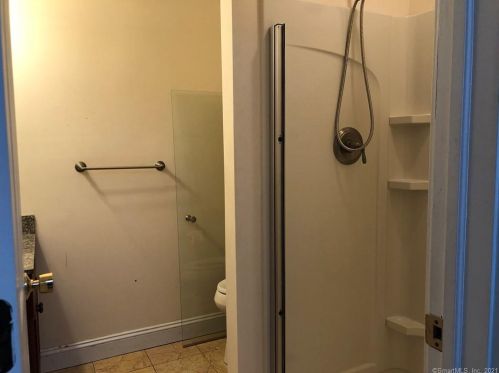 107 Fairview St, Milford CT 06460-4124 exterior