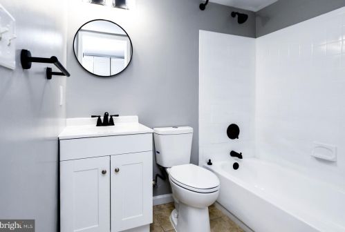 5220 Astor Pl, Washington DC  20019-6447 exterior