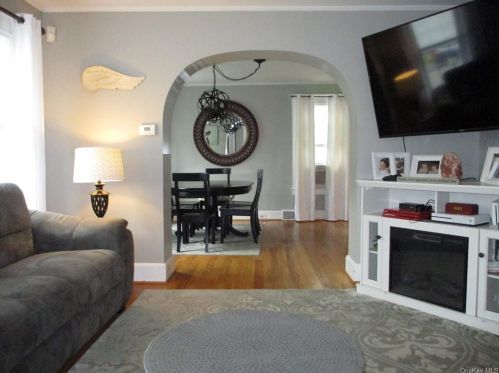 64 Roosevelt Ave, Middletown NY 10940-4633 exterior