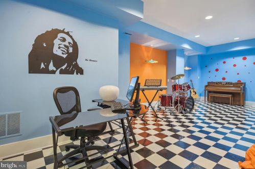 9906 Avenel Farm Dr, Rockville MD 20854-5410 exterior