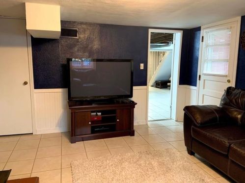 472 1st St, Pittsburgh PA 15227-3800 exterior