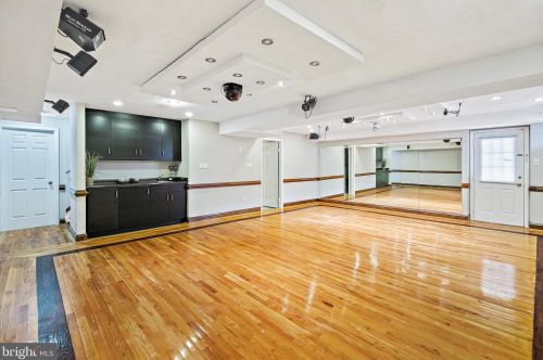 7725 Epsilon Dr, Rockville MD 20855-2546 exterior