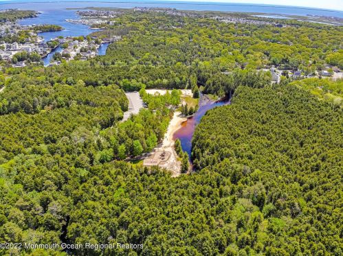 660 Berkeley Ave, Berkeley Township NJ 08721-3703 exterior