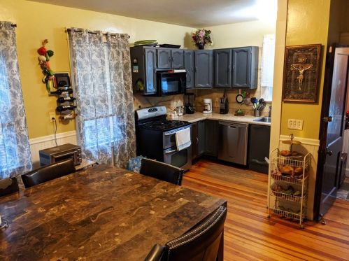 48 Home Ave, Providence, RI 02908-4134