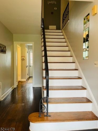 14 Elk Ave, Dover NJ 07801-2505 exterior