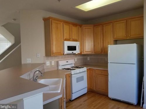 3834 Watkins Mill Dr, Alexandria VA  22304-6446 exterior