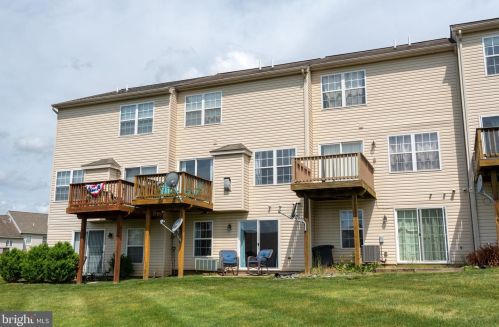 105 Knollwood Dr, Lancaster PA 17601-5613 exterior