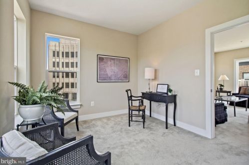 900 King Farm Blvd, Rockville MD  20850-6610 exterior