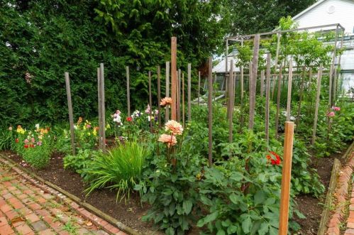 31 Bowery St, Middletown RI 02840-3560 exterior