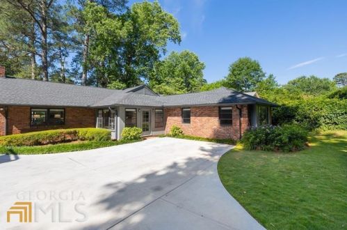 1630 Clifton Rd, Atlanta GA 30329-4019 exterior