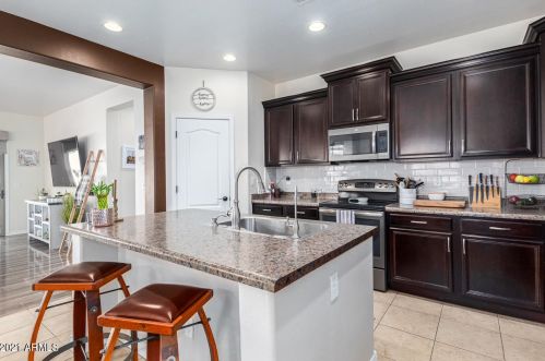 900 Harrison St, Chandler AZ 85225-6752 exterior