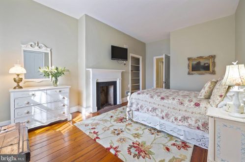 1016 Clinton St, Philadelphia PA 19107-6017 exterior