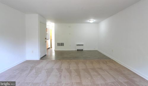 6628 8th St, Philadelphia, PA 19126-3344