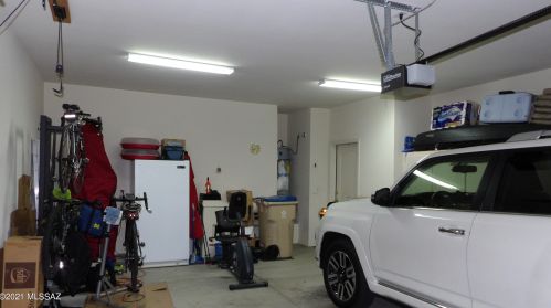 561 Knotwood St, Green Valley AZ 85614-5971 exterior