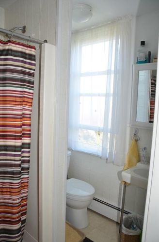 90 Gibbs Ave, Middletown RI 02840-2239 exterior