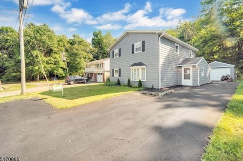493 Otterhole Rd, West Milford Lakes, NJ 07480-4336