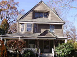 119 Grasmere St, Newton, MA 02458-2212